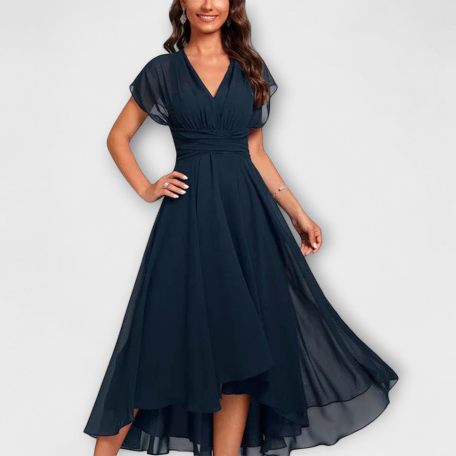 Julita – fließendes Abendkleid mit V-Ausschnitt