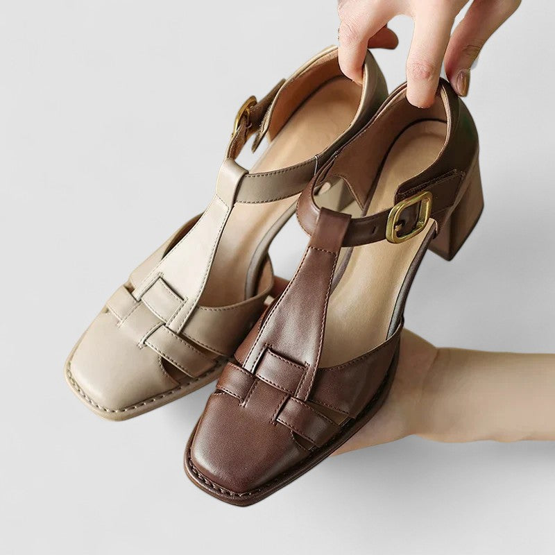 Elyxiana | Orthopädische Pumps mit T-Riemen