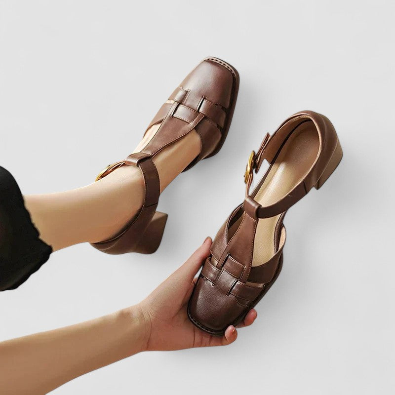Elyxiana | Orthopädische Pumps mit T-Riemen