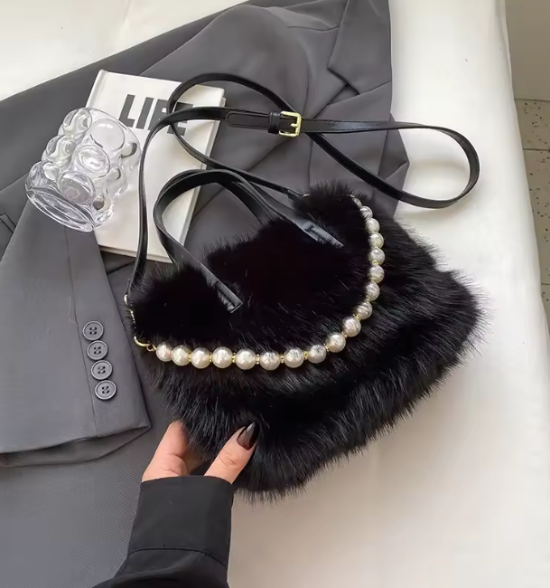 Tiffany | Torebka na ramię z futra syntetycznego